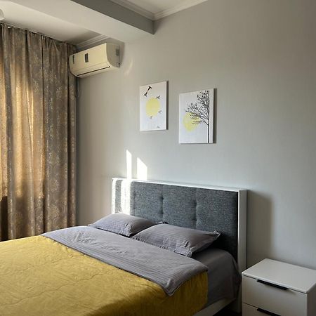 Aura On Turusbekova Street 124 Apartment Бишкек Екстериор снимка